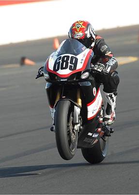 2007_Infineon_T11_wheelie